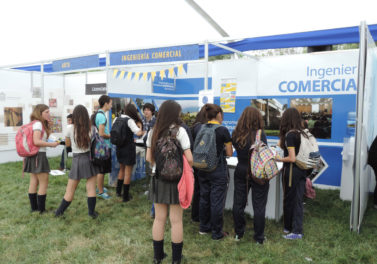 Más de 1500 jóvenes visitaron el stand de Ingeniería Comercial en la Expo Futuro Novato UC