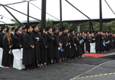 Más de 300 egresados de la Facultad recibieron sus títulos y grados