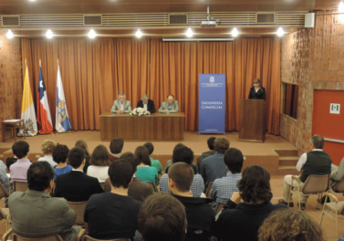 Facultad distingue a alumnos con los premios Matrícula de Honor, Monseñor Joaquín Larraín Gandarillas y Diego Schmidt-Hebbel Niehaus