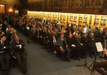 A salón lleno, la UC y la Conferencia Episcopal, lanzan nueva encíclica papal