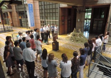 Padre Eugenio de la Fuente bendijo el Pesebre de la Facultad