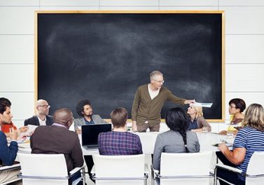 Efectos del profesor y del tamaño de la clase en la educación superior