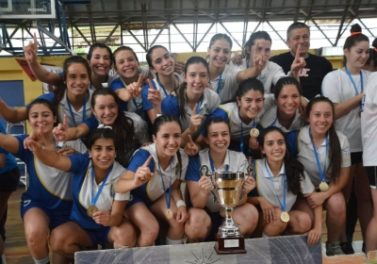 UC obtiene el primer lugar en el Campeonato Nacional Universitario de Balonmano con destacada participación de alumna de Ingeniería Comercial