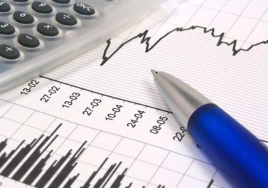 Monopoly regulation under Asymmetric Information: Prices v/s Quantities