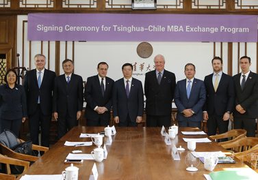 Rector renovó convenio con la Universidad de Tsinghua para estudiantes del MBA UC