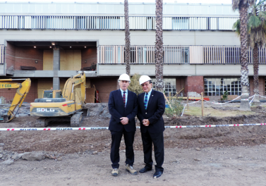 Rector visita obras del nuevo edificio de la Facultad