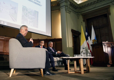 Expertos expusieron durante el seminario “Perspectivas para el desarrollo de Chile: ¿Cuáles son los desafíos del nuevo gobierno?”