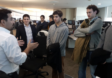 Alumnos de Ingeniería Comercial visitaron la mesa de dinero de Bci