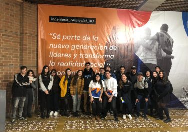 Embajadores de la Facultad dan a conocer Ingeniería Comercial a alumnos de IV medio de todo Chile